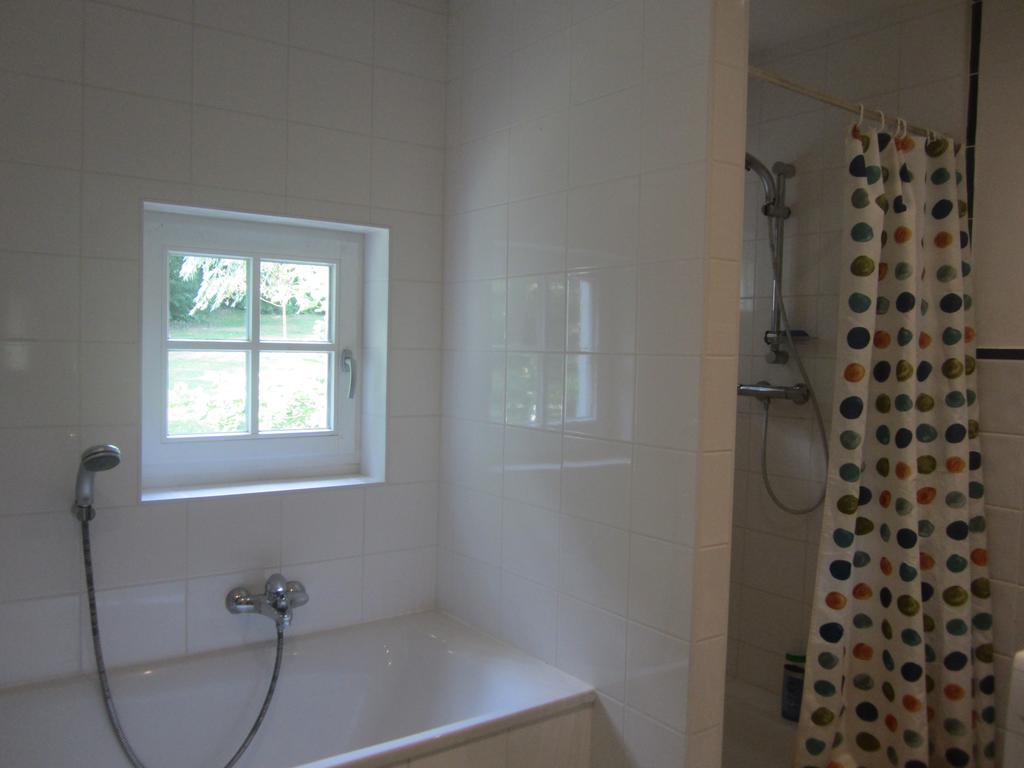 Maison De Blanche Neige Court-Saint-Etienne Ngoại thất bức ảnh